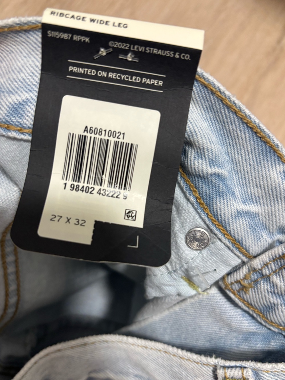 NWT Levi’s Ribcage Wide Leg Jeans Light Wash - Picture 11 of 15
